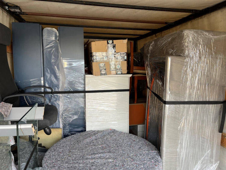 piros7es - szallitas, fuvarozas