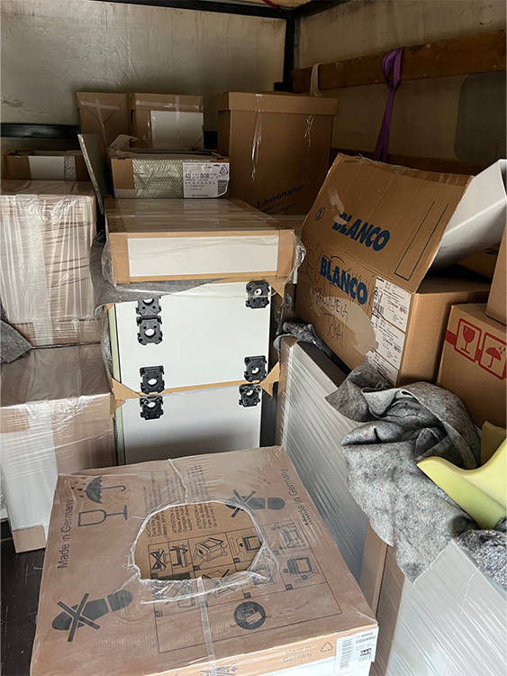 piros7es - szallitas, fuvarozas